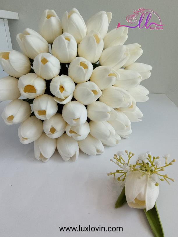 تصویری از نمای روبروی دسته گل عروس